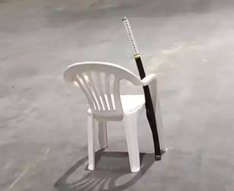 看起来充满能量的椅子 chair